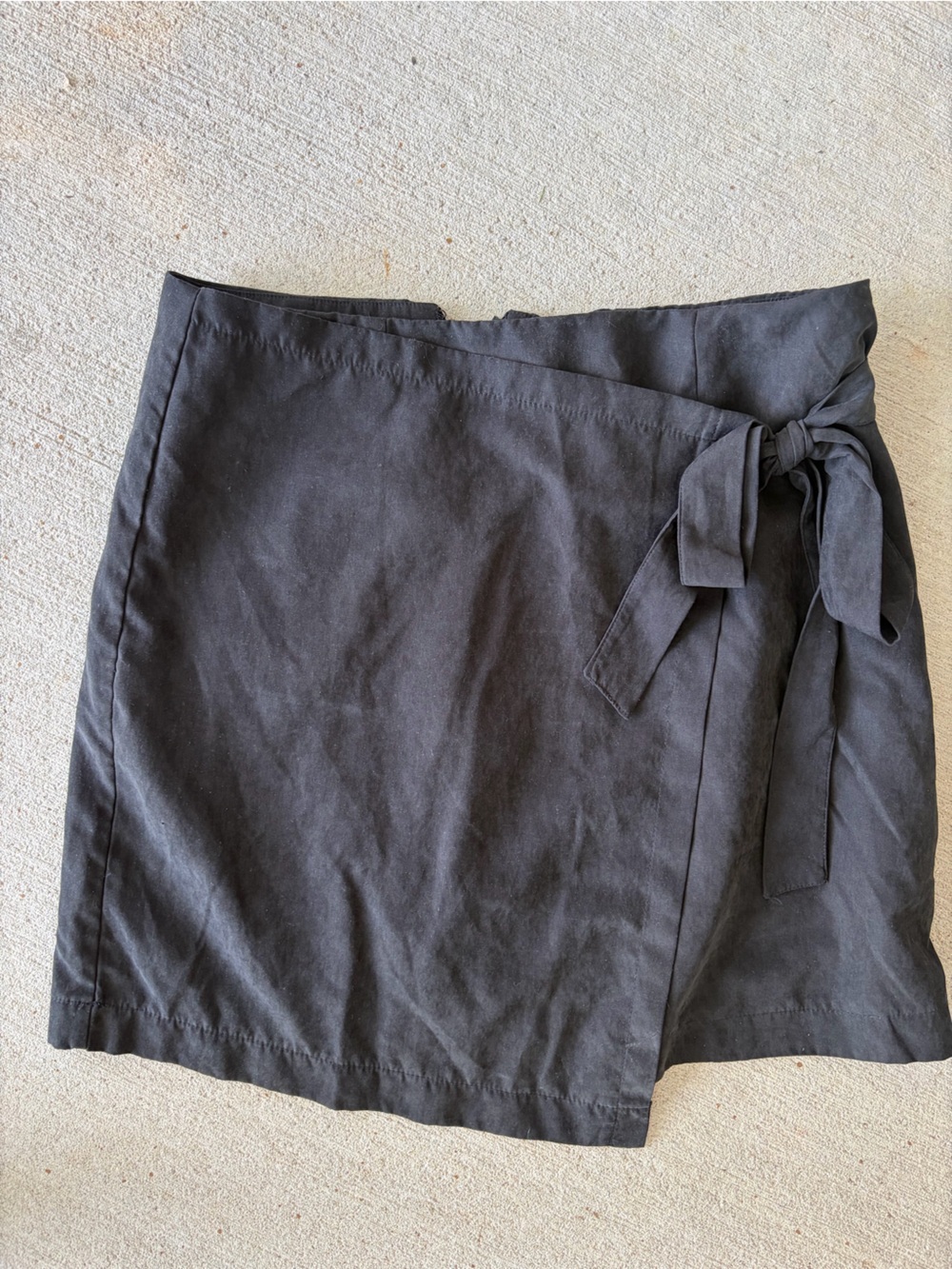 Black wrap skirt- size medium but fits like a small 4/6